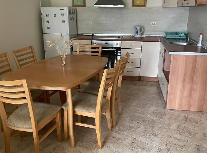 Rutland Sp Апартаменти Равда